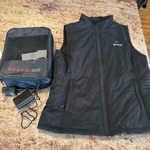 Ororo Women’s  4 Zone Black Heated Vest Medium with Battery Pack/charger